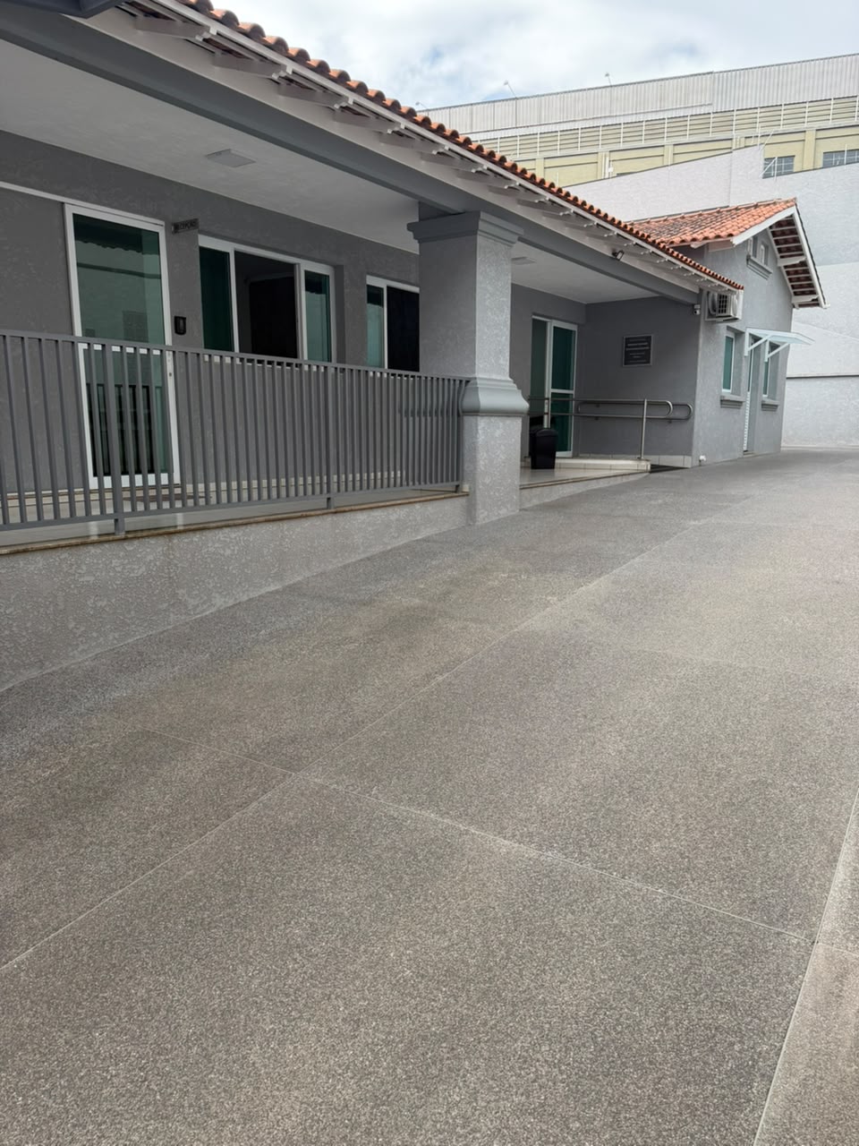 Entrada para veículos — consultório em Bragança Paulista